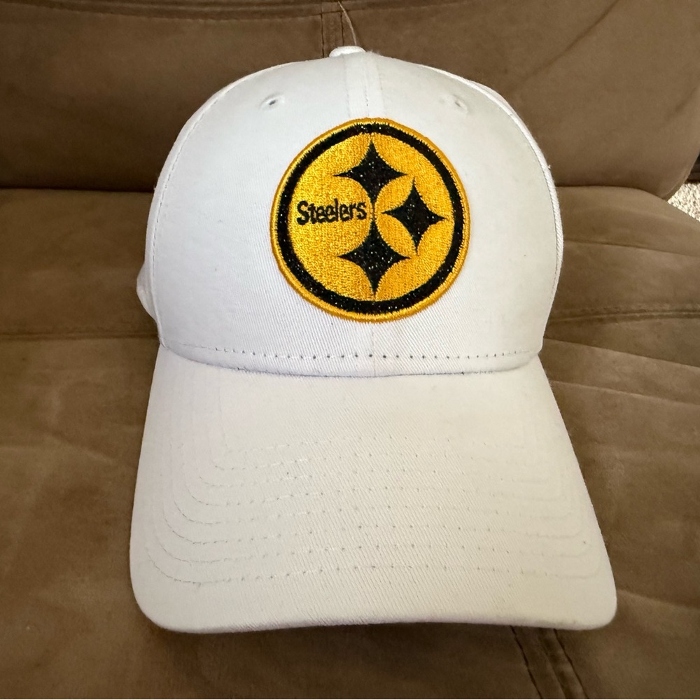 New Era Women’s Steelers Hat with Sparkle Accents in Logo